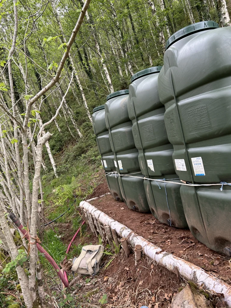 Instalación de depósito de agua en finca